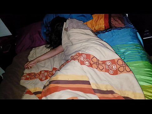 ❤️ Vicfilo kritikante sian junan duonpatrinon dum ŝi dormas. Belega porno ĉe eo.thebestfetishsites.ru ❌❤